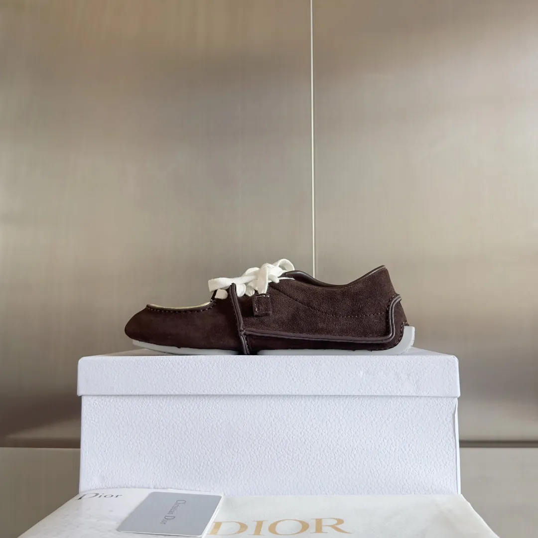 Men's shoes 💰640 Top version: Couple's Dior Roadie Series Catwalk Couple's Handmade Casual Sports Shoes Delivery Counter Exquisite Packaging🛍📦 ▪️Fabric: Original custom imported first-layer cowhide ▪️Inner lining: Original custom leather lining ▪️Sole: Original molded anti-slip rubber material ▪️Sole thickness: 2CM ▪️Size: Women's 35-40 / Men's 39-45
